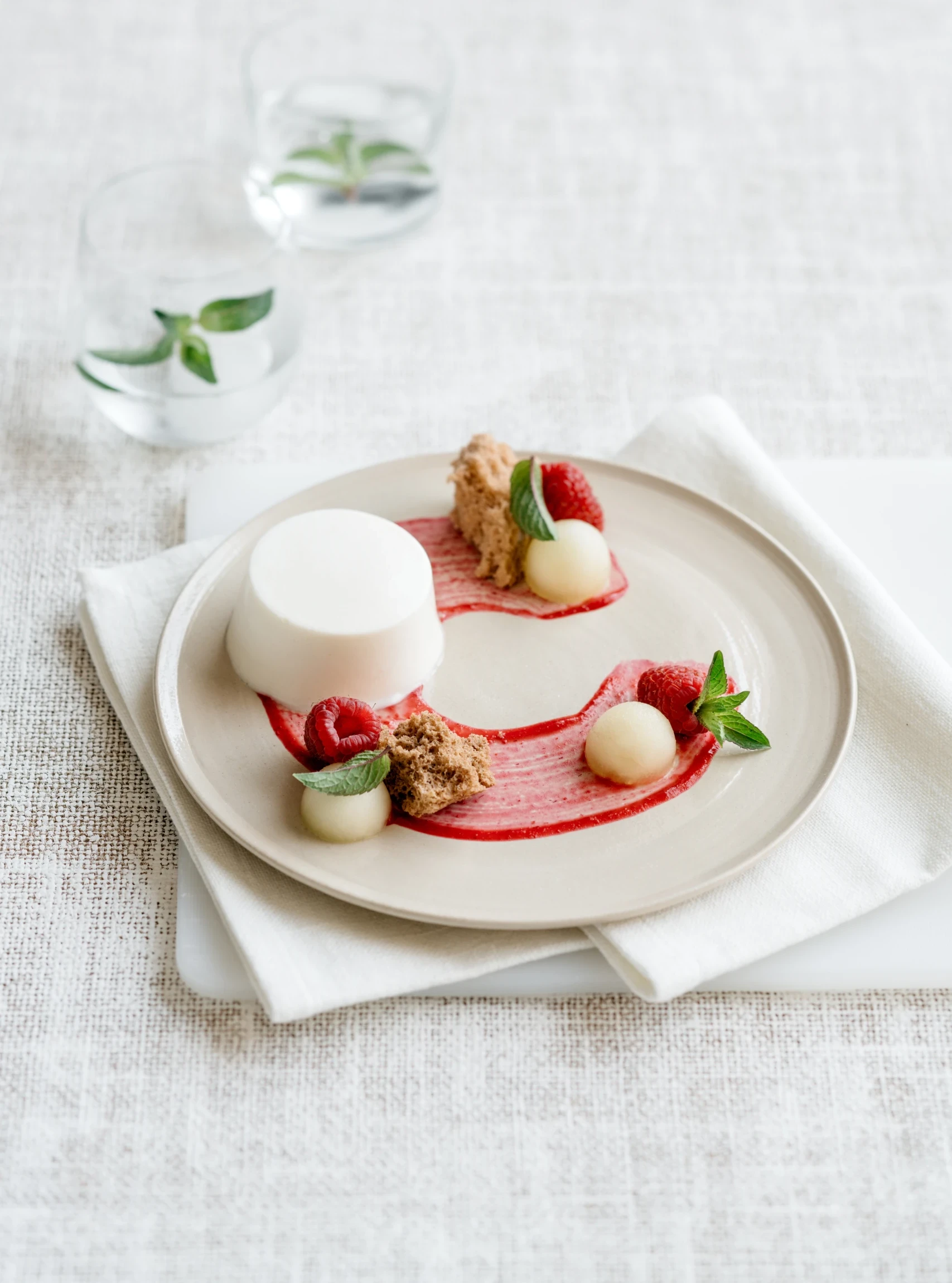Mousse di melone giallo con biscotto
